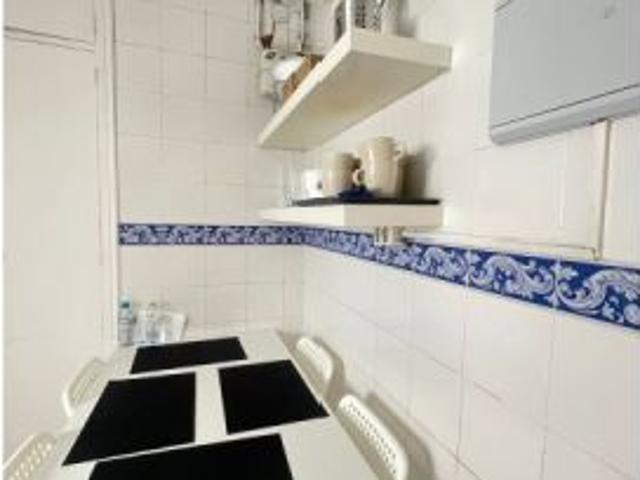Se alquila habitación en un piso compartido de 5 habitaciones en Goya  se prefieren profesionales y