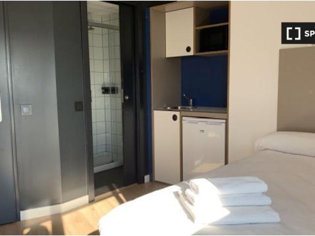 Se alquila habitación individual en residencia en Málaga