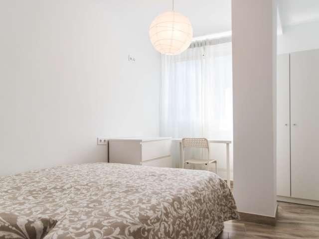 Se alquila habitación luminosa en algirós, valencia