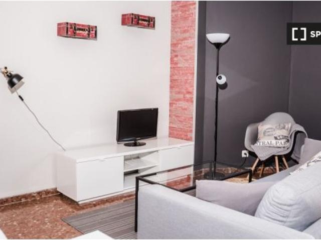 Se alquila habitación luminosa en apartamento de 3 dormitorios en La Dreta de l' Eixample
