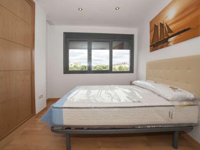 Se alquila habitación luminosa en apartamento de 3 dormitorios en Prado