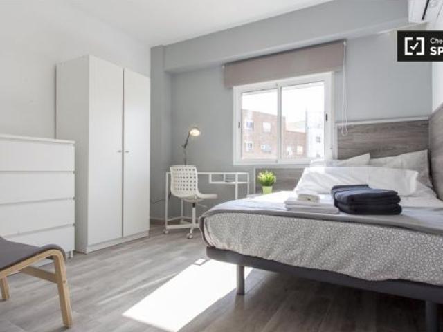Se alquila habitación moderna en un apartamento de 4 dormitorios en La Saïdia