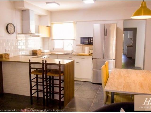 Se alquila HABITACIÓN para CHICA ESTUDIANTE en El Castell. / HH Asesores Inmobiliarios/