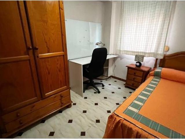 SE ALQUILA HABITACIÓN PARA CHICA ESTUDIANTE