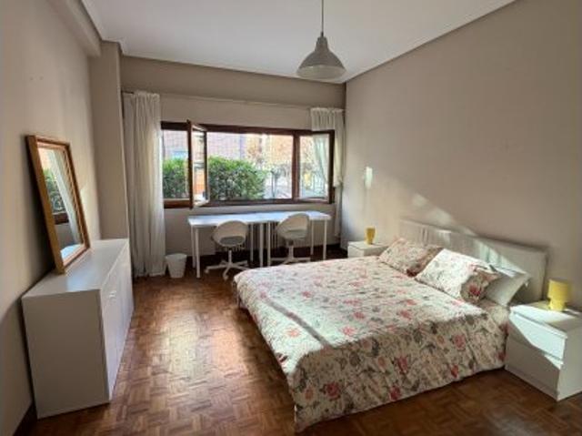 Se alquila habitación para compartir en Deustu, Bilbao