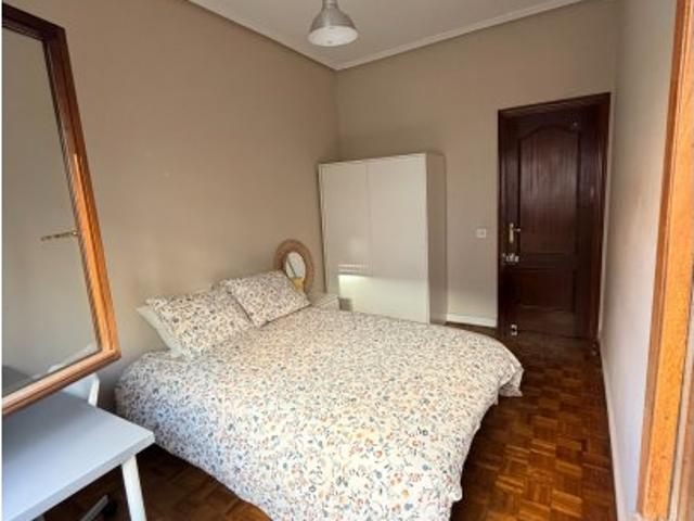 Se alquila habitación para compartir en Deustu, Bilbao