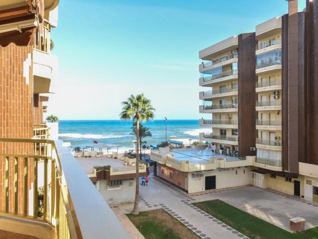 SE ALQUILA HASTA JUNIO PISO 2 DORMITORIOS 2 BAÑOS VISTAS AL MAR