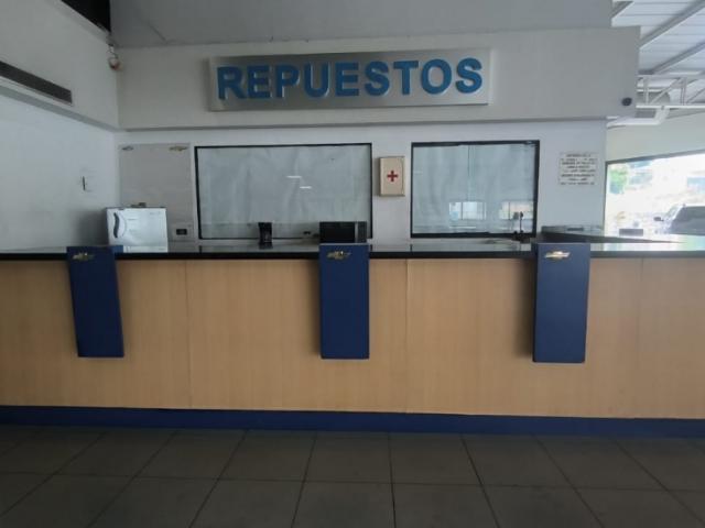 Se alquila local comercial 800m2 El Marques 4646