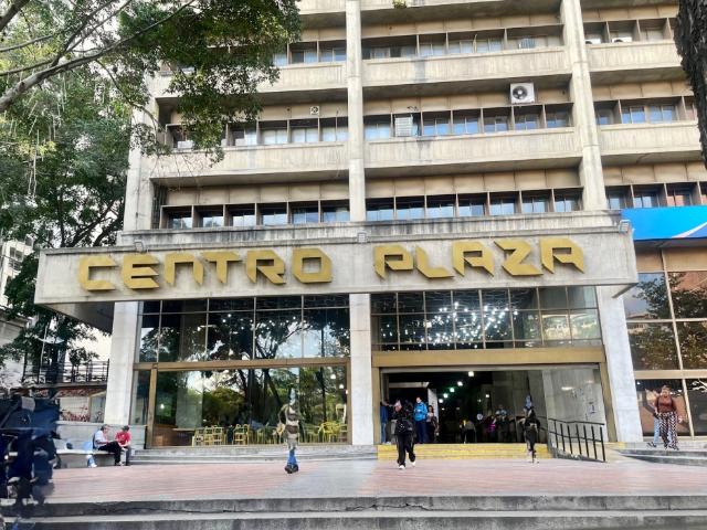 Se alquila local comercial 18m2 Centro Plaza 0723