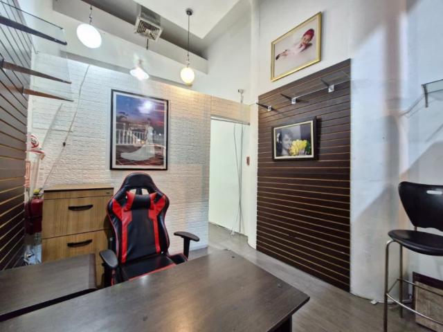 Se alquila local comercial 19m2 CC San Ignacio La Castellana 6932