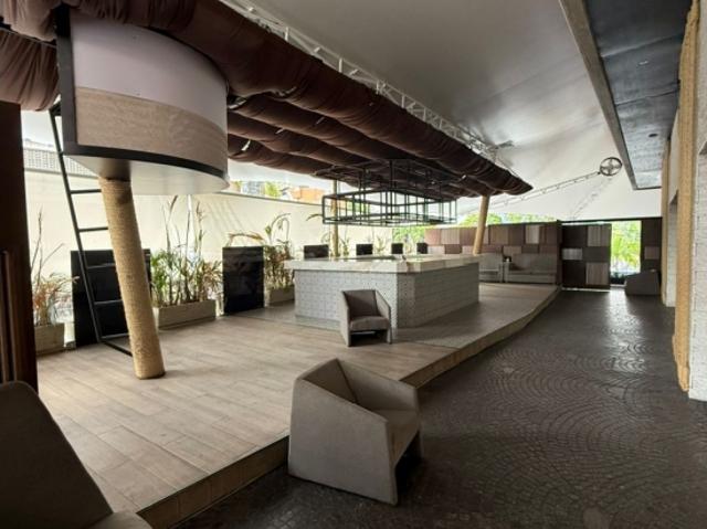 Se alquila Local Comercial 280m² La Castellana