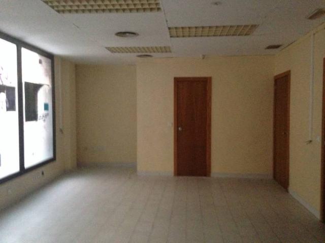 SE ALQUILA LOCAL COMERCIAL CENTRO DE MURCIA. JUNTO PLATERIA