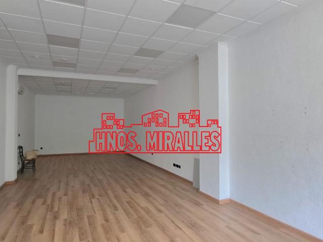 SE ALQUILA LOCAL COMERCIAL, DIVIDIDO EN 2 SALAS EN ELCHE ALICANTE