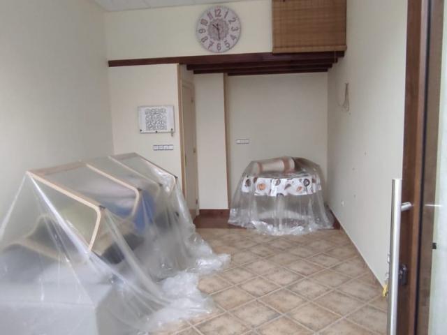 Se alquila local comercial en Zalla