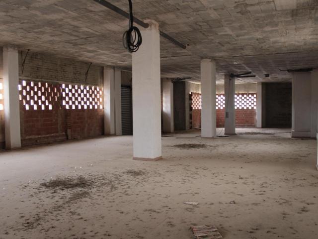 Se alquila local comercial en zona Squash de origen, posibilidad de alquilar todas las dimensiones q