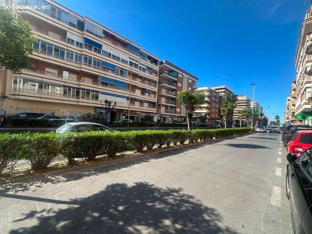 SE ALQUILA LOCAL COMERCIAL EN AVENIDA GREGORIO MARAÑON, PLAYA ACEQUION DE TORREVIEJA