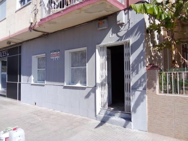 Se alquila local comercial en Barrio Peral zona HISPANIA Y MERCADONA