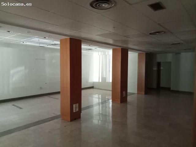 Se Alquila local comercial en Cenes