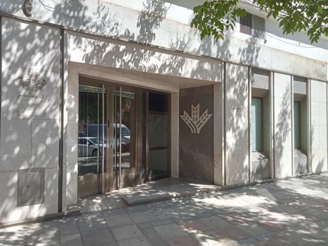 Se Alquila local comercial en Cenes