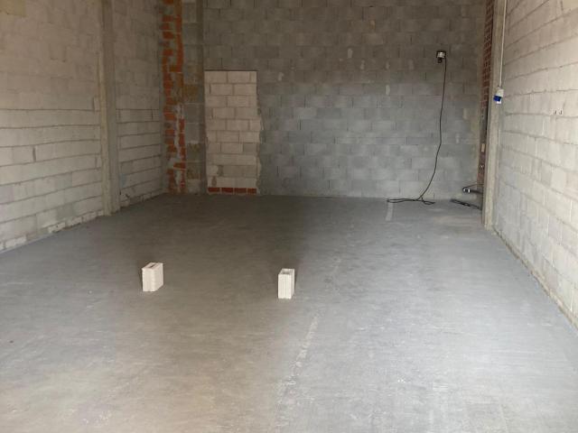 Se alquila local comercial en Edificio Sotovila