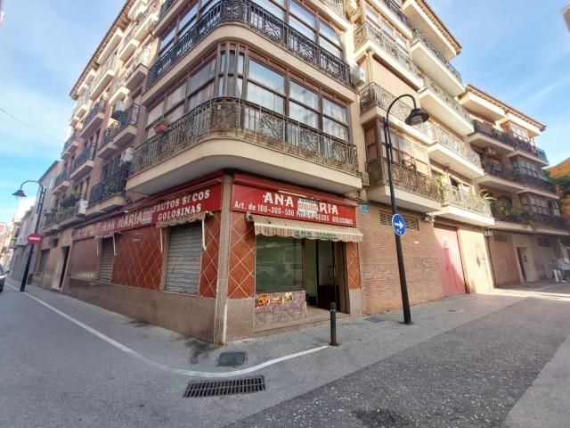 Se alquila local comercial en el casco histórico de la ciudad