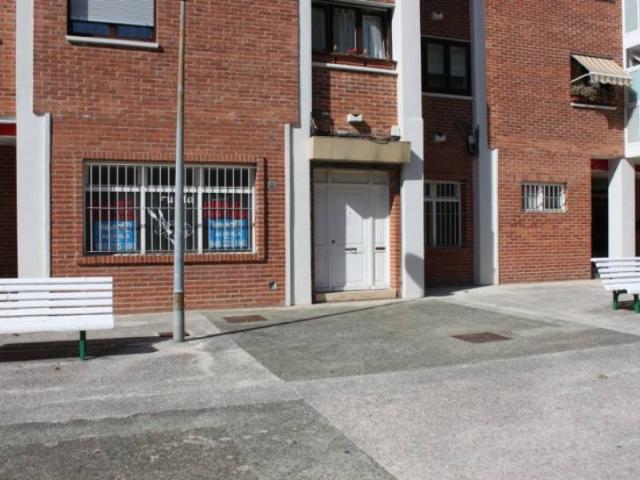 SE ALQUILA LOCAL COMERCIAL EN MENDEBALDEA