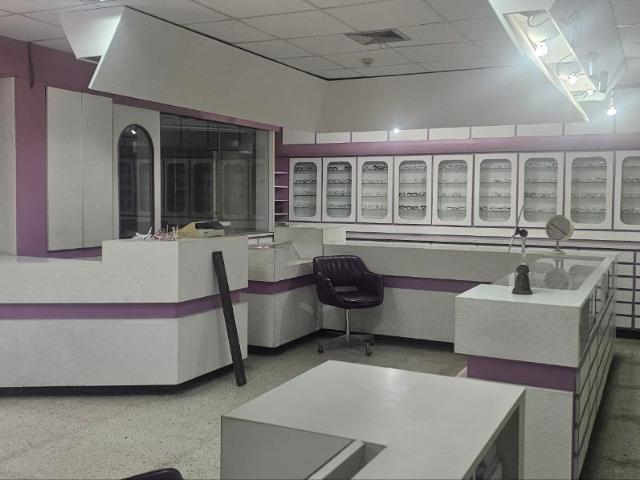 SE ALQUILA LOCAL COMERCIAL EN PB ENTRE 5 DE JULIO Y DR. PORTILLO MARACAIBO