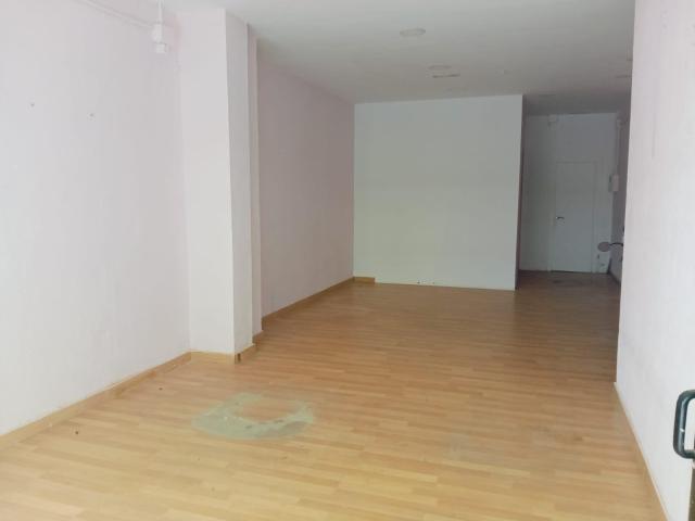 Se alquila local comercial entre las dos avenidas principales de la ciudad