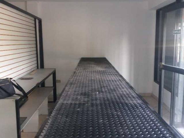 SE ALQUILA LOCAL EN PUERTO CABELLO C. C VENETTO LA SORPRESA CON A/C