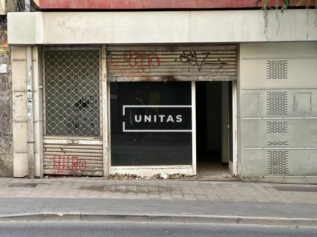 Se alquila local de 150 m2 en plena Avenida de Alcoy