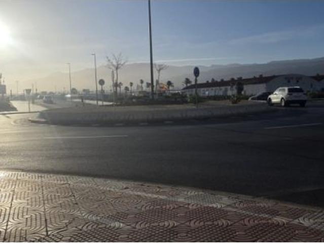 SE ALQUILA LOCAL DE 100 METROS EN BASTO