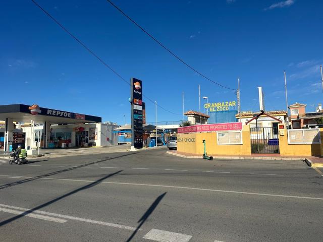 SE ALQUILA LOCAL DE 80 MTS2 EN PARCELA DE 300 MTS2 PRIMERA LINEA PLAYA DE LA MATA