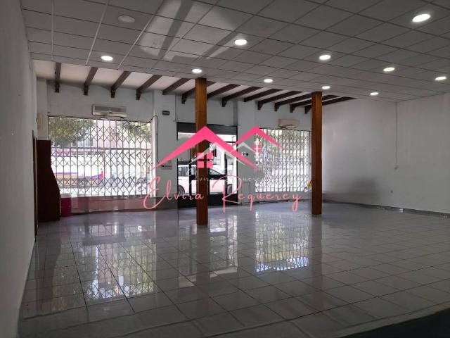 Se alquila local en magnífica zona de Lucena