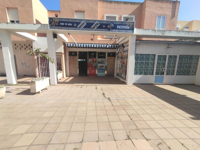 SE ALQUILA LOCAL EN LA PLAYA DE XERACO CON LICENCIA EN VIGOR HELADERÍA CAFETERÍA