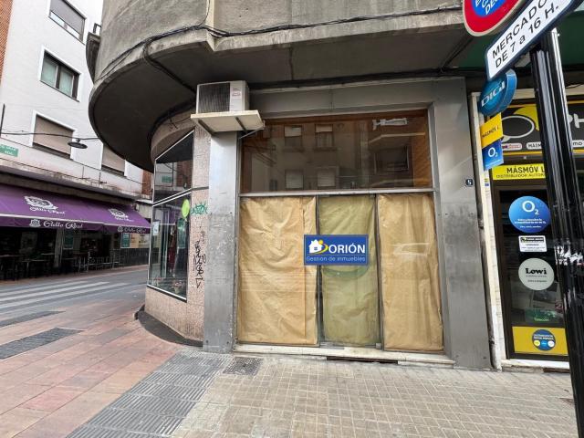 SE ALQUILA LOCAL EN PLENO CENTRO DE PONFERRADA. MUY COMERCIAL