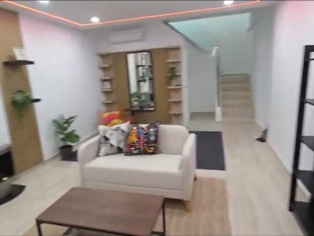 Se alquila local Reformado en vivienda