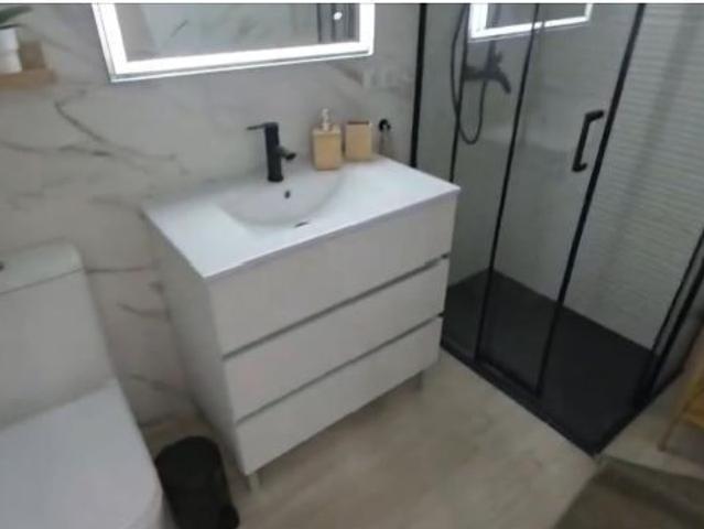 Se alquila local Reformado en vivienda