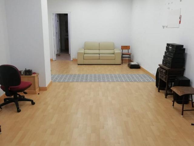 SE ALQUILA LOCAL ZONA VILLACERRADA