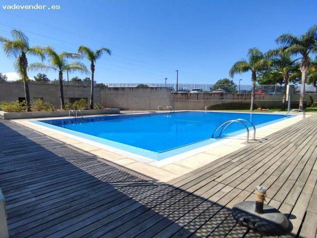 SE ALQUILA LOFT CON GARAJE Y PISCINA EN COMPLEJO PRIVADO CON SEGURIDAD 24H