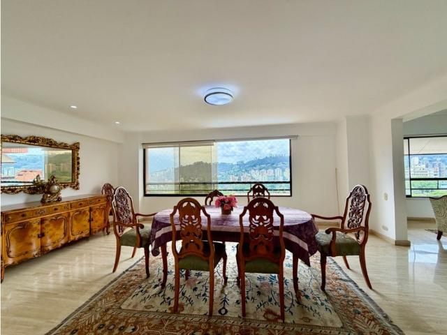 Se alquila PH Triplex 500m2 4h+s/7b/3p Colinas de Valle Arriba
