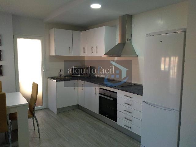 SE ALQUILA PISO / 3 DORMITORIOS/ PEREZ PASTOR/ 750 € | 750 €, 90 m²
