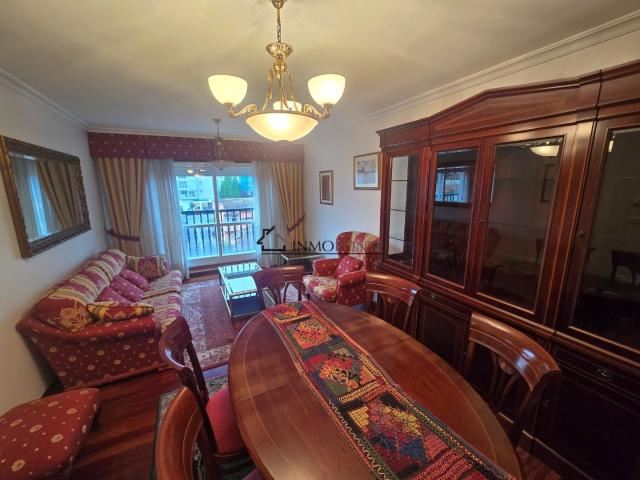 Se alquila piso 4 hab. en Calle Rodriguéz Seoane, Pontevedra