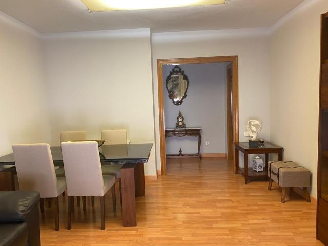 SE ALQUILA PISO CON TRES HABITACIONES CENTRICO EN MURCIA