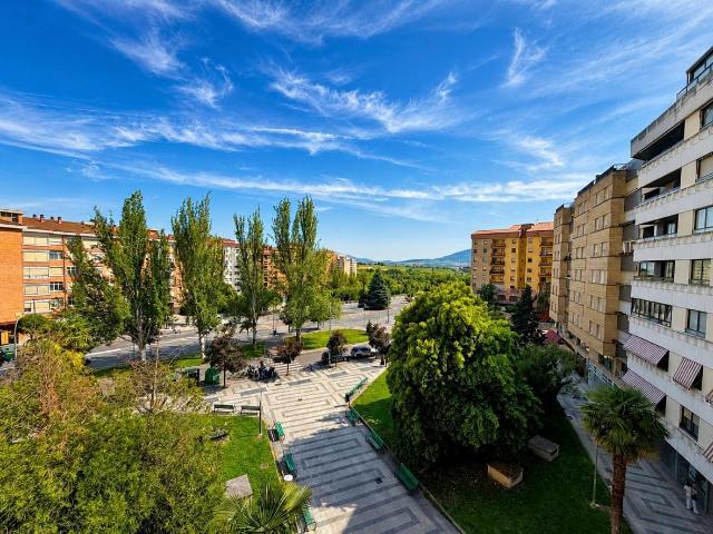 Se alquila piso a estudiantes para el próximo curso en Barrio de Iturrama, Calle Abejeras