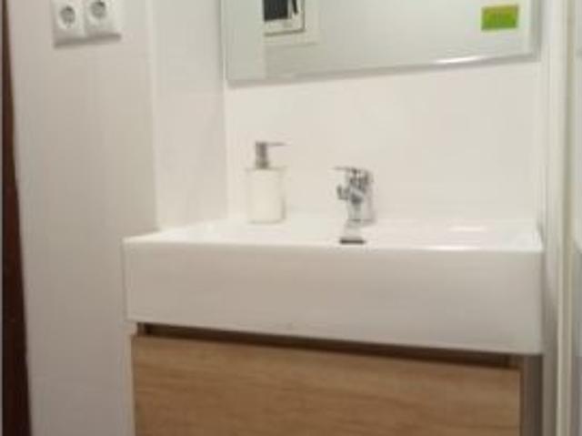 Se alquila piso de 3 habitaciones en Cabanyal Canyamelar
