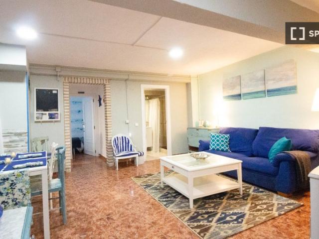 Se alquila piso de 3 habitaciones en Cabanyal Canyamelar