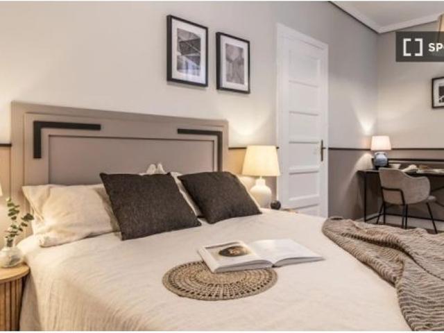 Se alquila piso de 3 habitaciones en Castellana