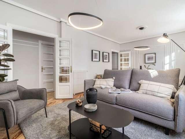 Se alquila piso de 3 habitaciones en Castellana, Madrid