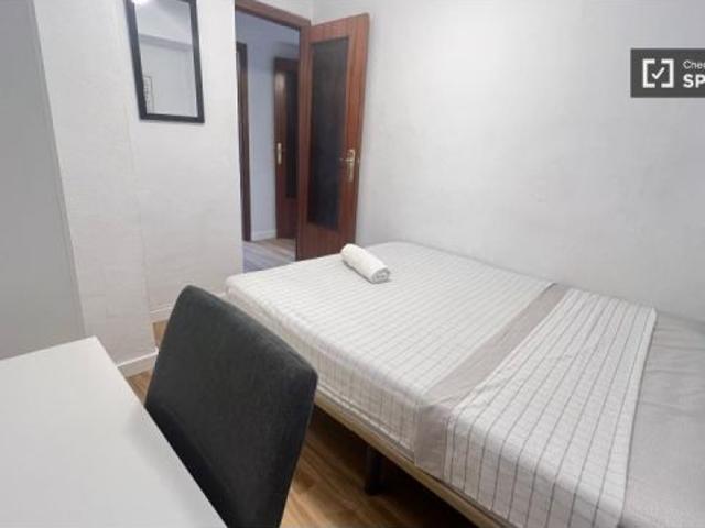 Se alquila piso de 3 habitaciones en Aiora