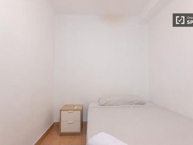 Se alquila piso de 3 habitaciones en Aiora